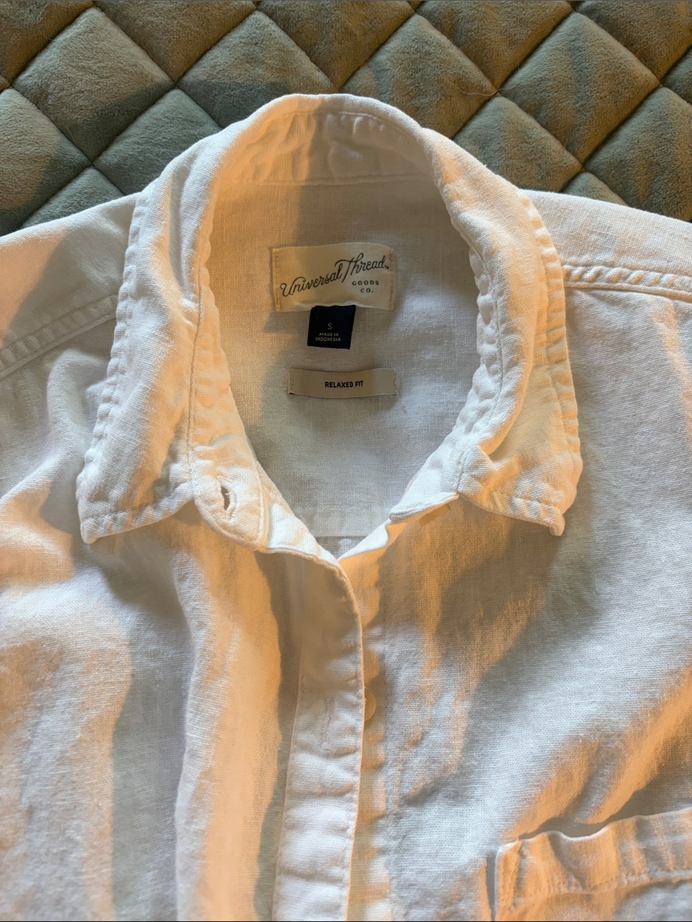 Universal Thread White Collared Button-Front Shirt